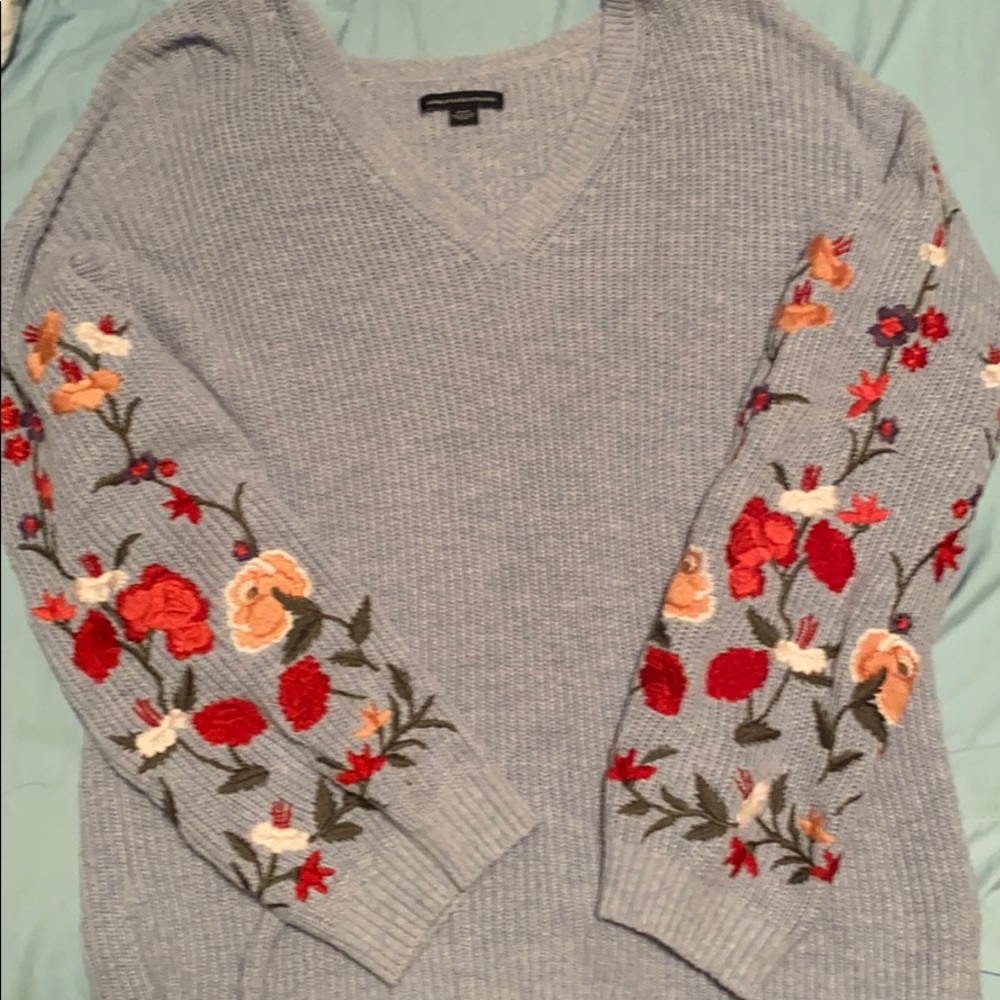 American Eagle Floral Balloon sleeve sweater.